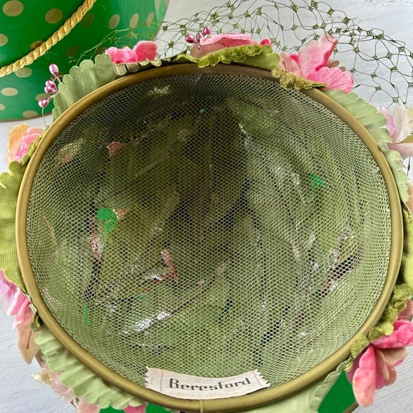 BERESFORD,WOMENS ROUND PILLBOX HAT WITH PINK VELVET FLOWERS & DARK GREEN LEAVES. - Picture 8 of 11